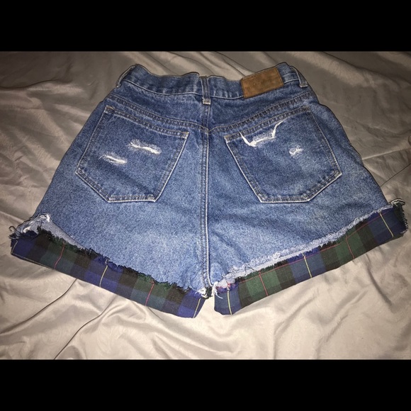 vintage distressed jean shorts - Picture 2 of 3